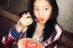 娱乐吃瓜酱关晓彤,从国民闺女到娱乐圈话题女王，她的成长与蜕变