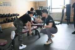 怎么学健身教练,系统学习与职业发展路径